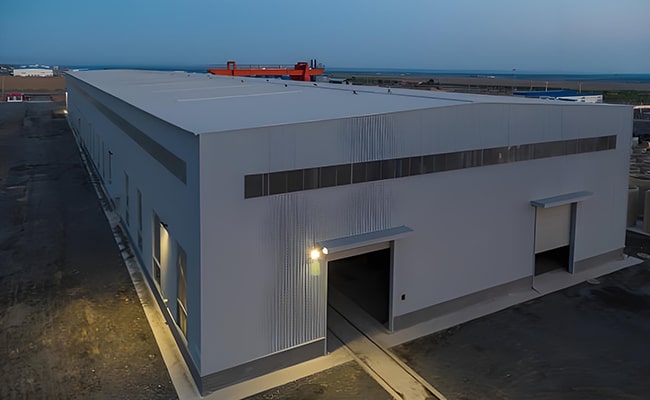Atelier en structure métallique préfabriquée