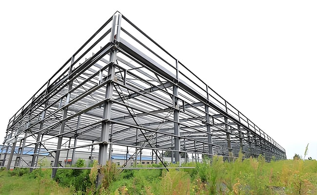 Atelier en structure métallique préfabriquée